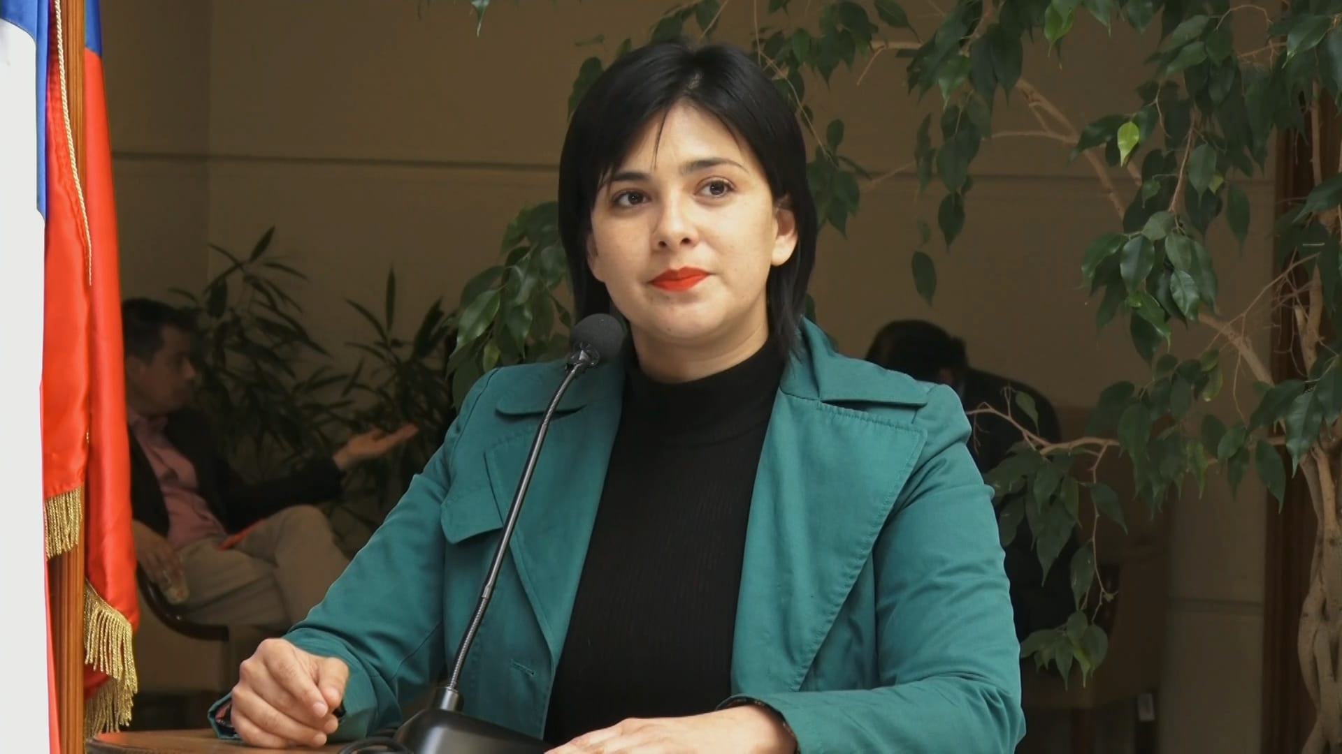 PC calificó de “chantaje inaceptable” decisión de la DC de no respaldar a Karol Cariola
