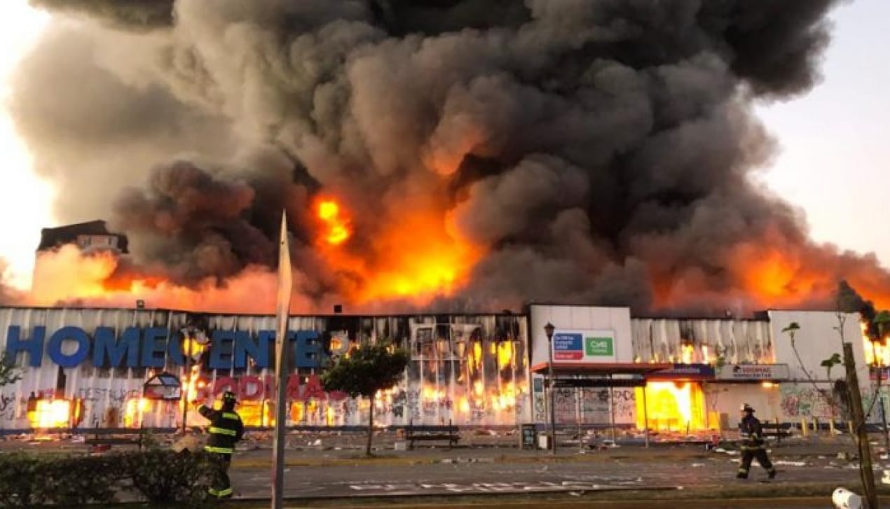 Rememoran caótico siniestro en Sodimac de Concepción: “El incendio más grande para muchos bomberos”