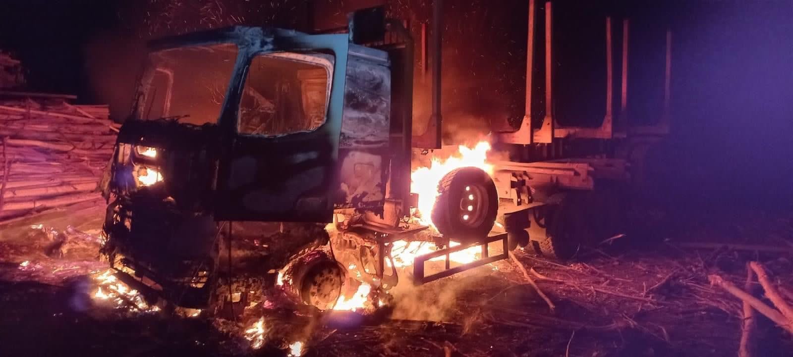 Ataque incendiario deja cuatro equipos forestales quemados en Mulchén: Gobierno evalúa acciones legales