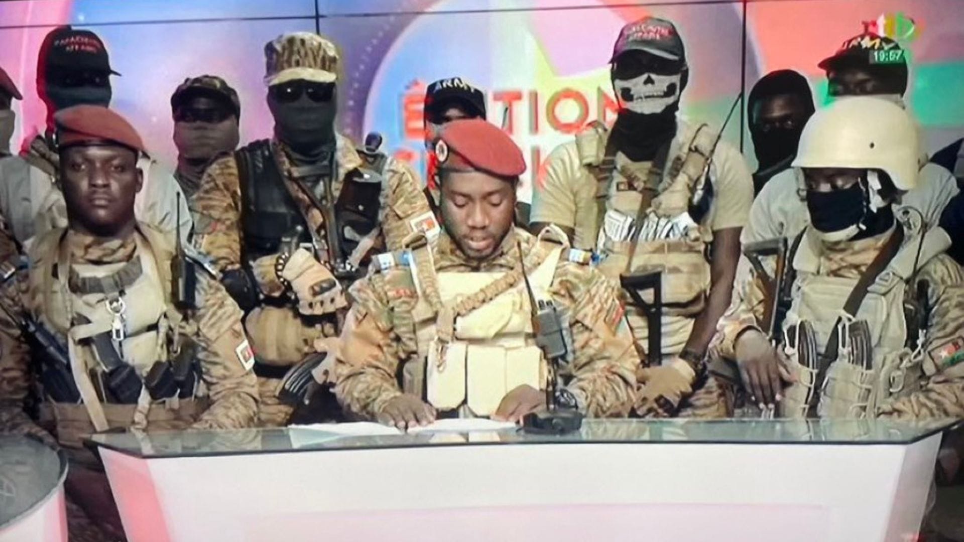 Golpe de Estado en Burkina Faso: Soldados derrocan a junta militar e irrumpen en TV