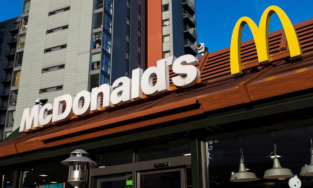 McDonald’s supera estimaciones de ventas tras subir el precio a sus hamburguesas y papas fritas