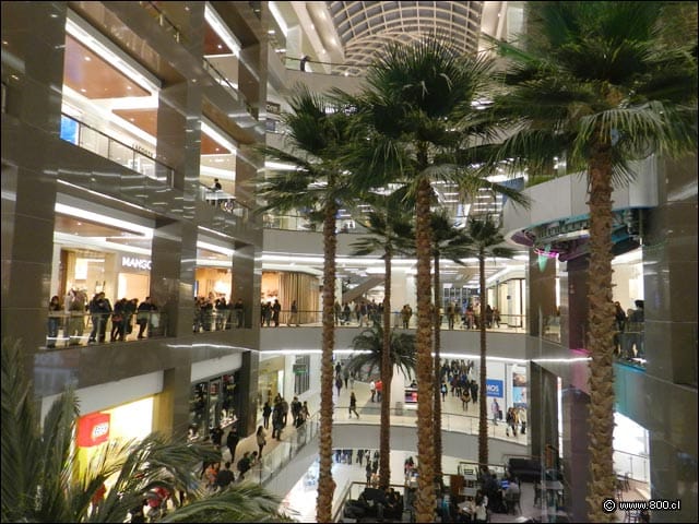 Hombre murió tras lanzarse desde quinto piso: Seremi de Salud inició sumario sanitario a Costanera Center