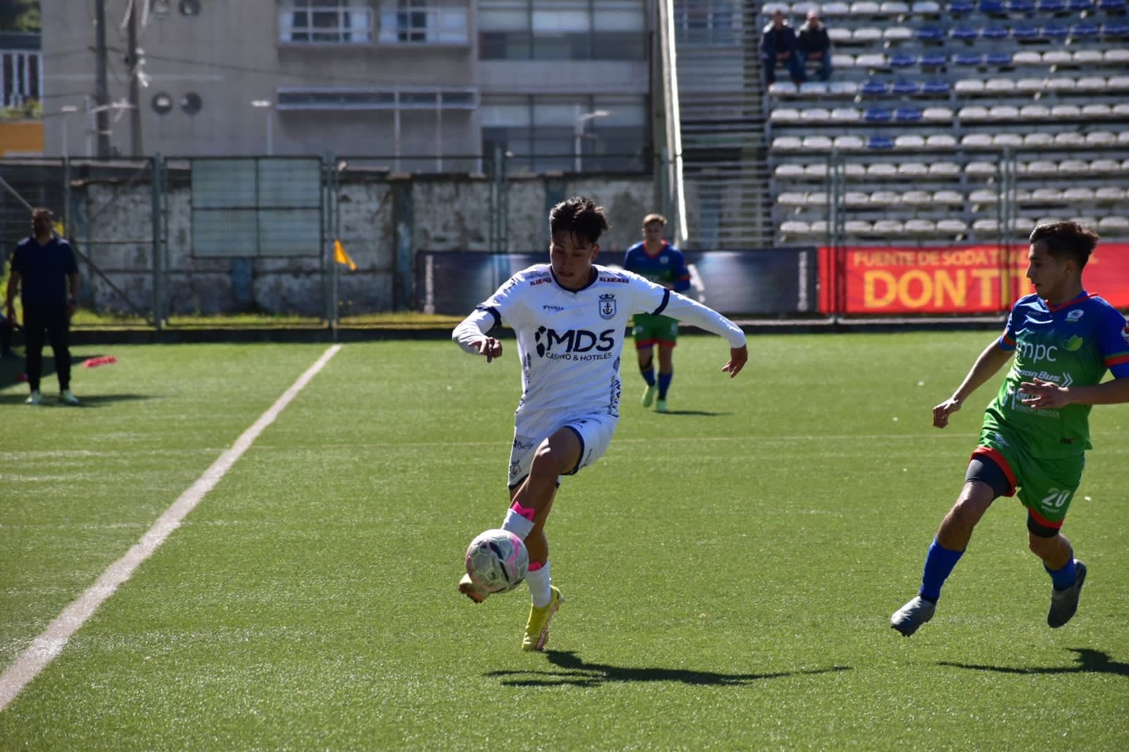 Naval no levanta cabeza en el hexagonal final y volvió a perder puntos ante Comunal Cabrero
