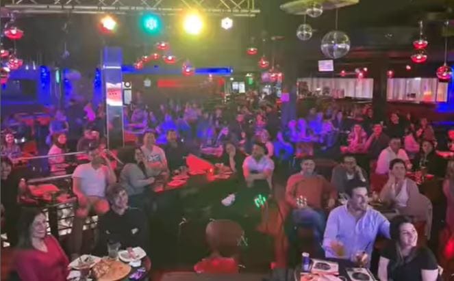 Así se vivió el fuerte temblor en conocido bar del Gran Concepción: Quedó registro durante show