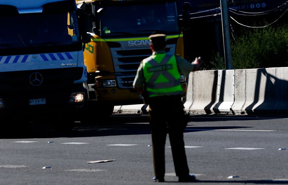 Roban 18 toneladas de salmón en el Biobío: Camionero fue amarrado y encerrado en maletero
