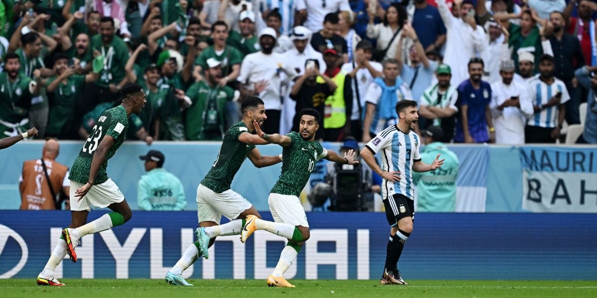 Locura total en Arabia Saudita: Rey Salman decretó feriado tras triunfo ante Argentina