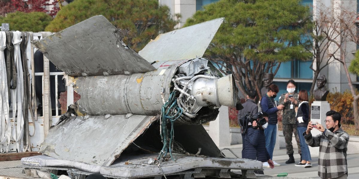 Corea del Sur recupera partes de misil norcoreano: Identificó que es de la era soviética