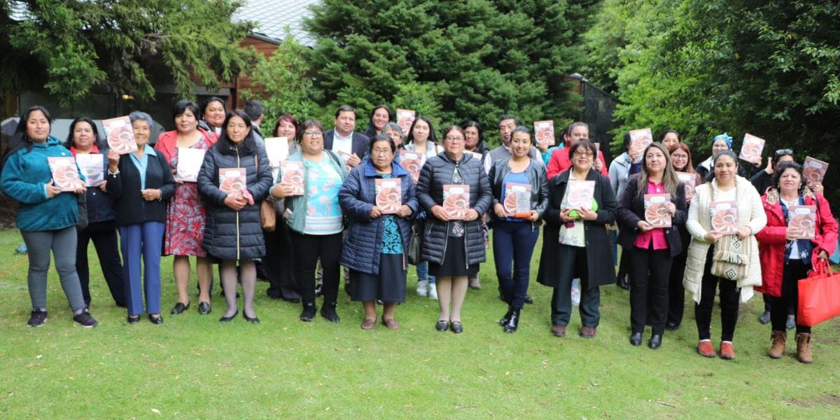 Mujeres mapuche de Biobío y Ñuble lanzan recetario de cocina ancestral: Rescata patrimonio gastronómico