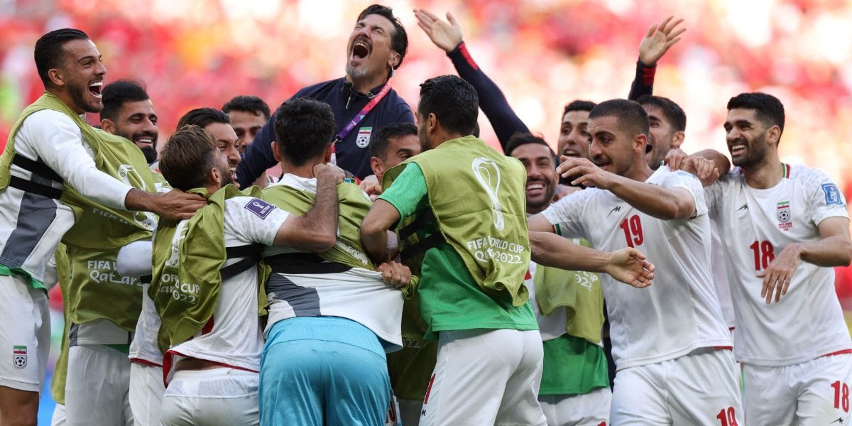 Irán dio el golpe y dejó casi eliminado a Gales