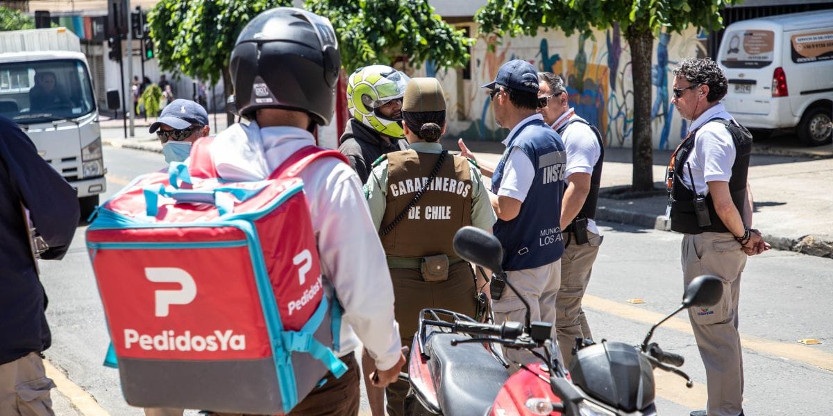 Operativo saca de circulación a 11 motoristas delivery por infracciones en Los Ángeles