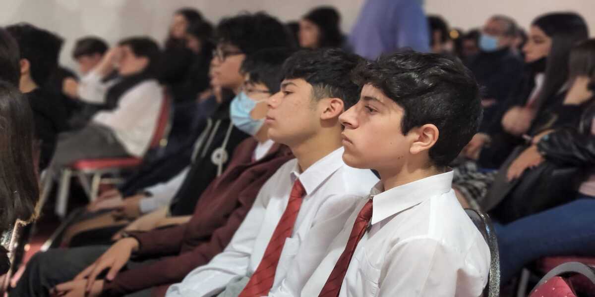 Más de 200 estudiantes de Concepción participan de charla informativa sobre sus derechos