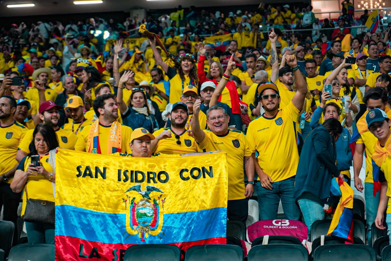 “El que no salta es un chileno m…”: Hinchas ecuatorianos corean insultos en Qatar