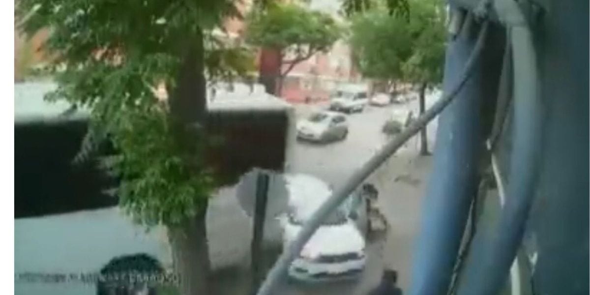 Chofer evadió fiscalización chocando auto de funcionarios del Ministerio de Transportes