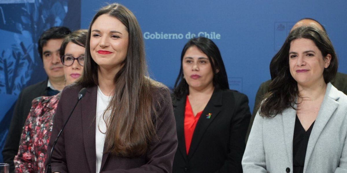 “Lo primero que sabrán de mí es que fui pareja del Presidente”: Karamanos en The Washington Post