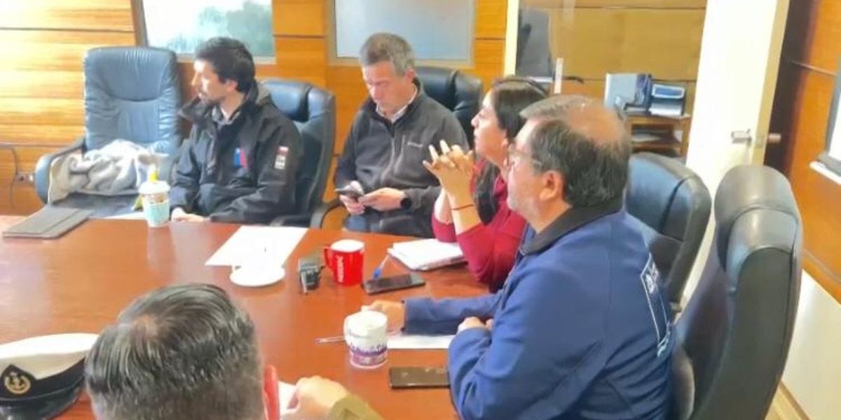 Balance tras reunión de emergencia por sismo: Daños menores y algunos sectores continúan sin luz en Lebu