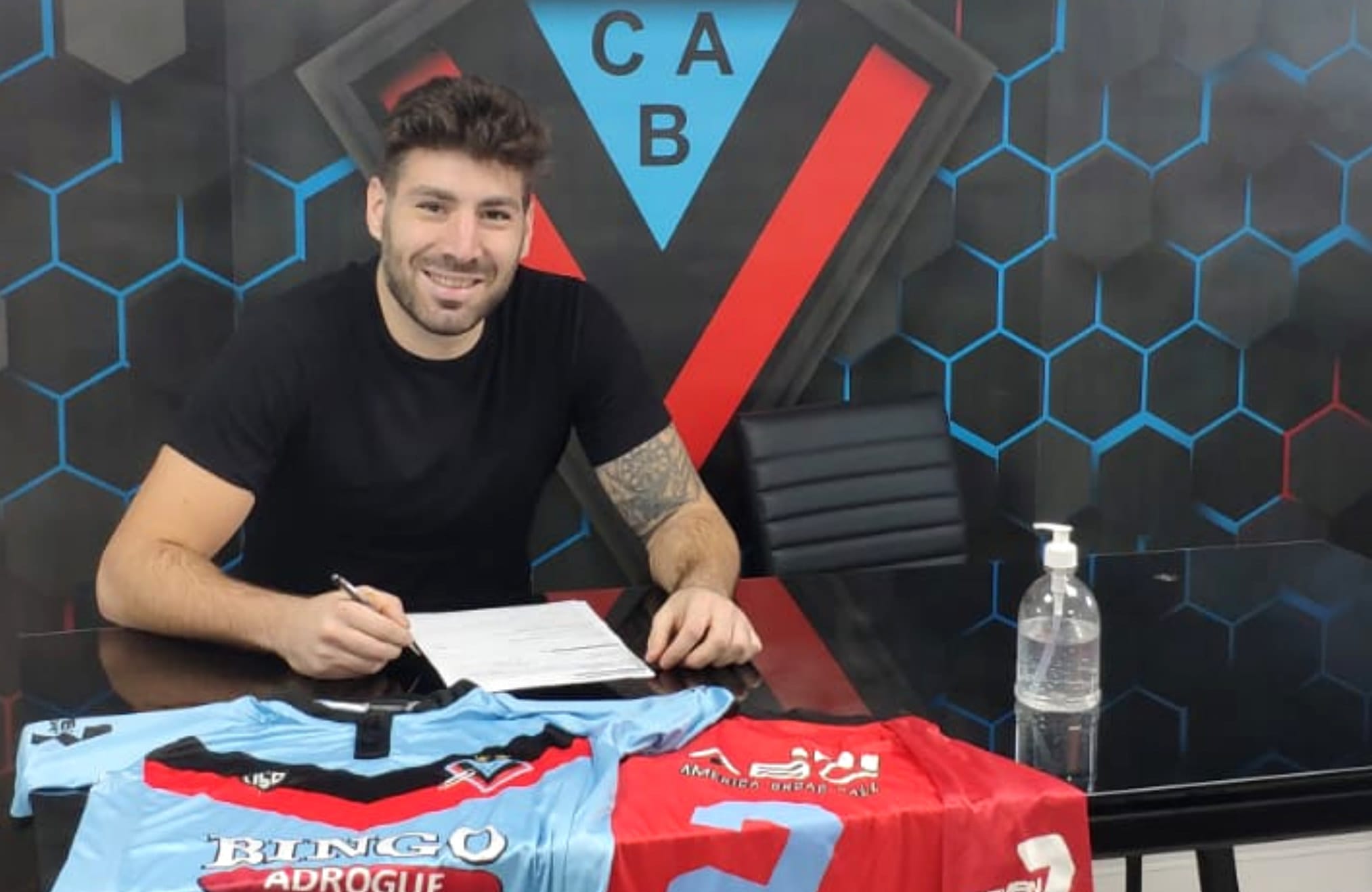 Huachipato sumó a su nuevo gigante de acero para reforzar la delantera para 2023