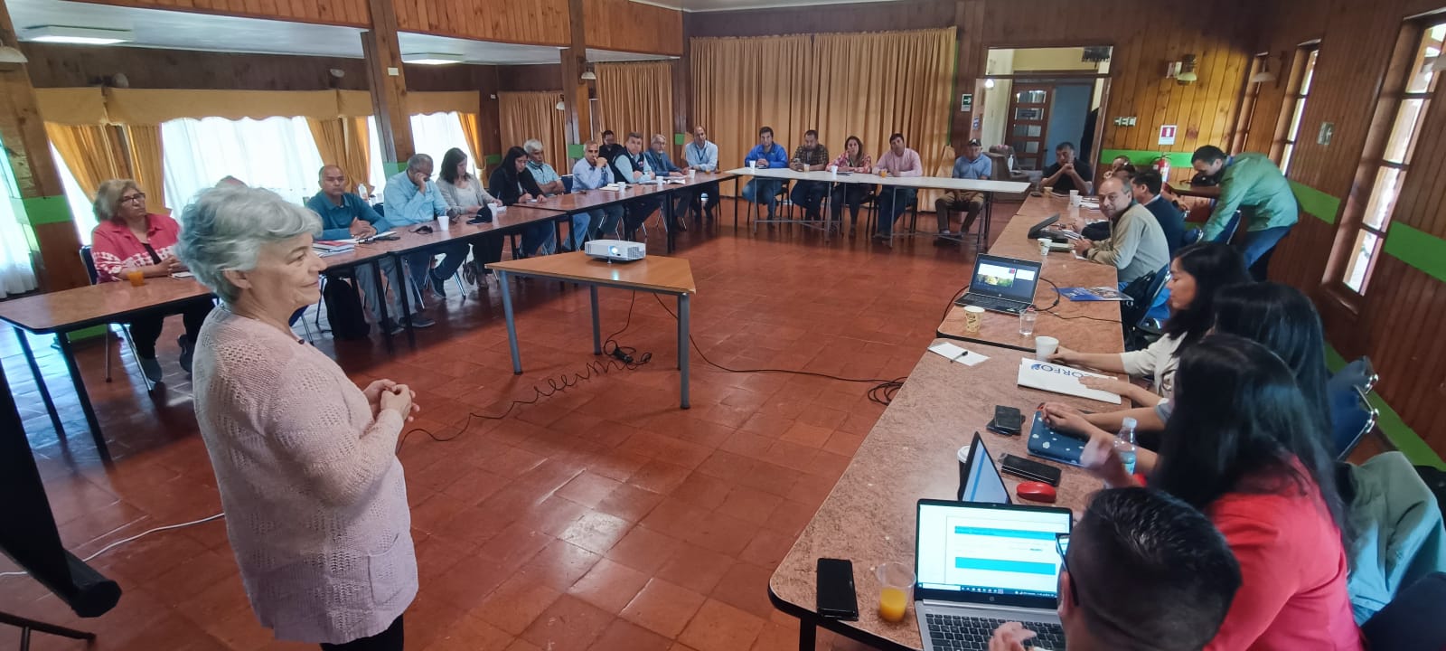 Planifican medidas de trabajo para apoyar a viñateros del Biobío en Mesa del Vino