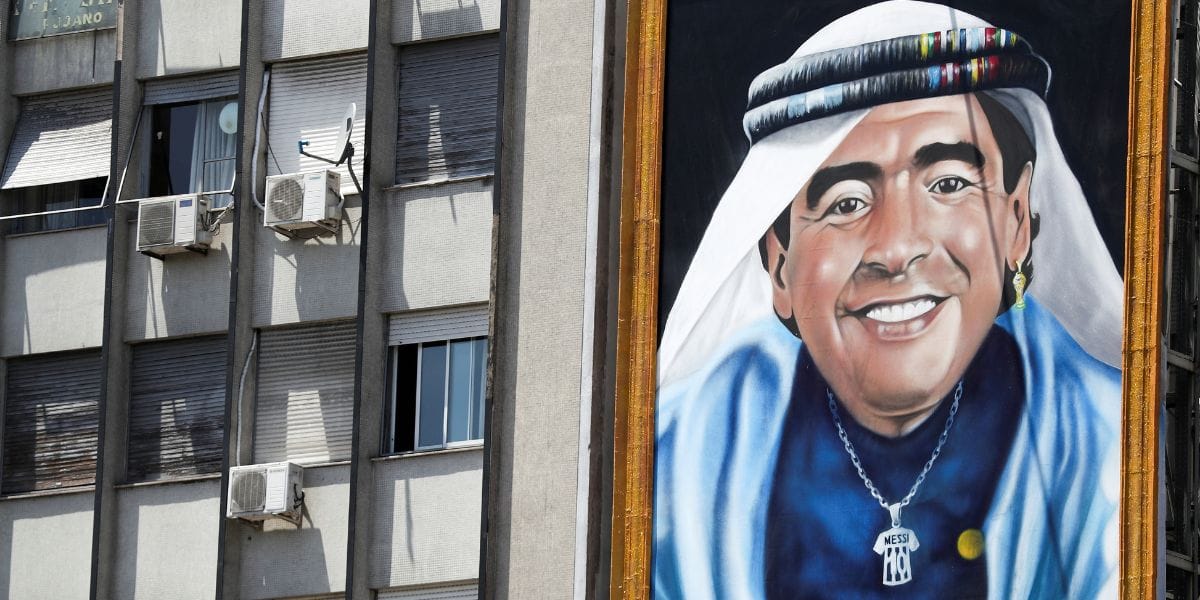 “Que esté siempre alentando”: Inauguran pintura de Maradona para apoyar a Argentina en Qatar