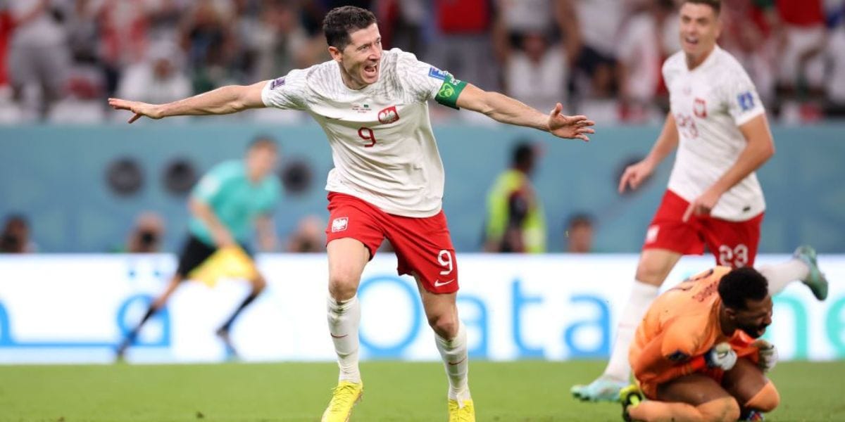 Lewandowski convirtió su primer gol en una Copa del Mundo y le dio el triunfo a los polacos