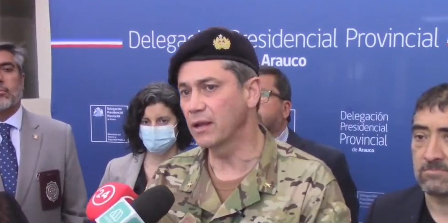 Jefe de la Defensa volvió a Arauco tras decir que no iría a vacacionar allá: Alcalde de Lebu lo dejó invitado