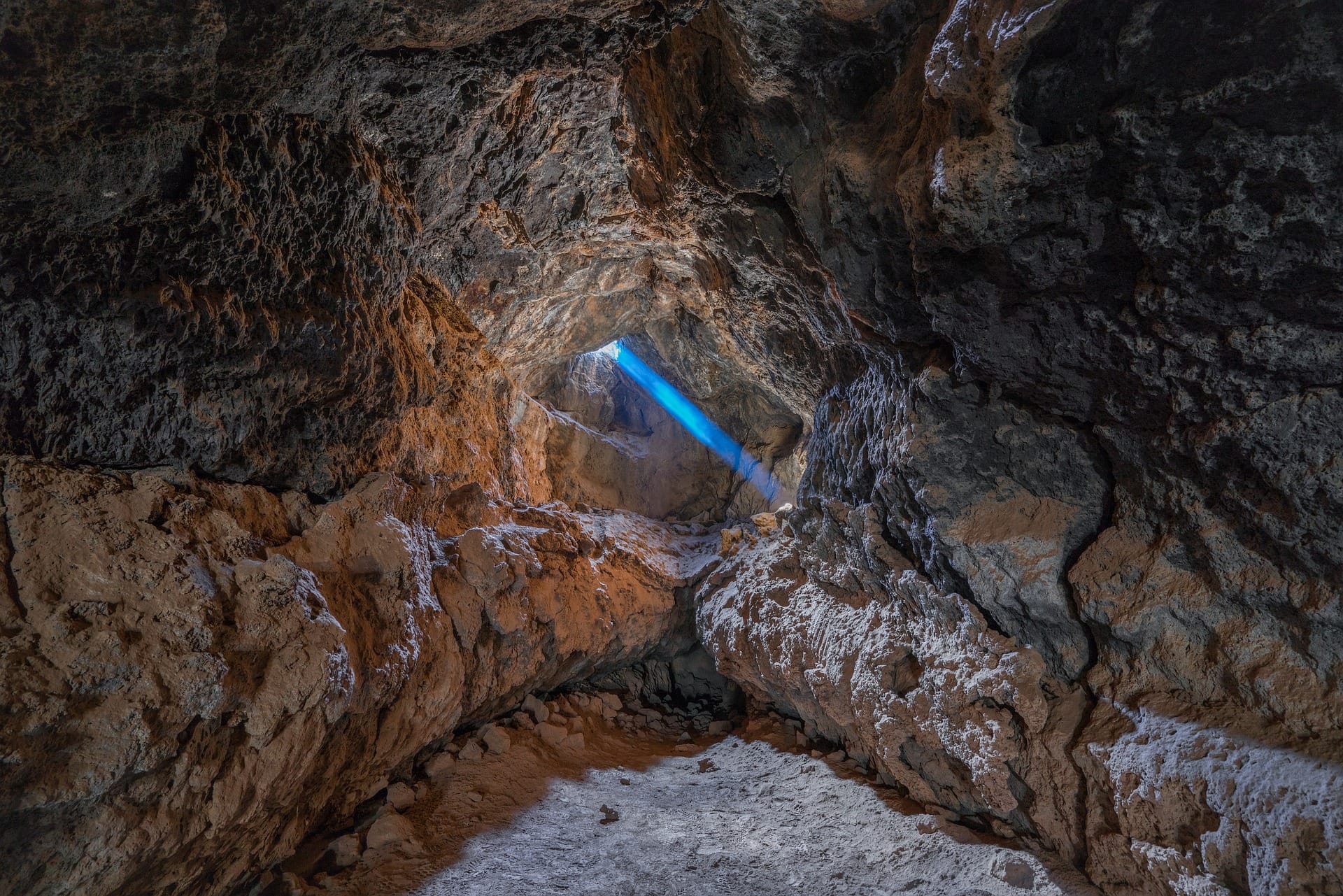 Hombre murió tras ser aplastado por bloque de hielo al interior de cueva en la Patagonia