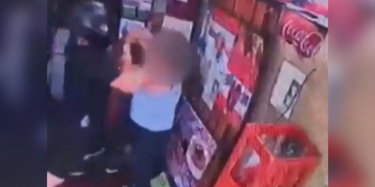 “Me azotó la cabeza contra una puerta”: Mujer sufrió violento robo de su celular