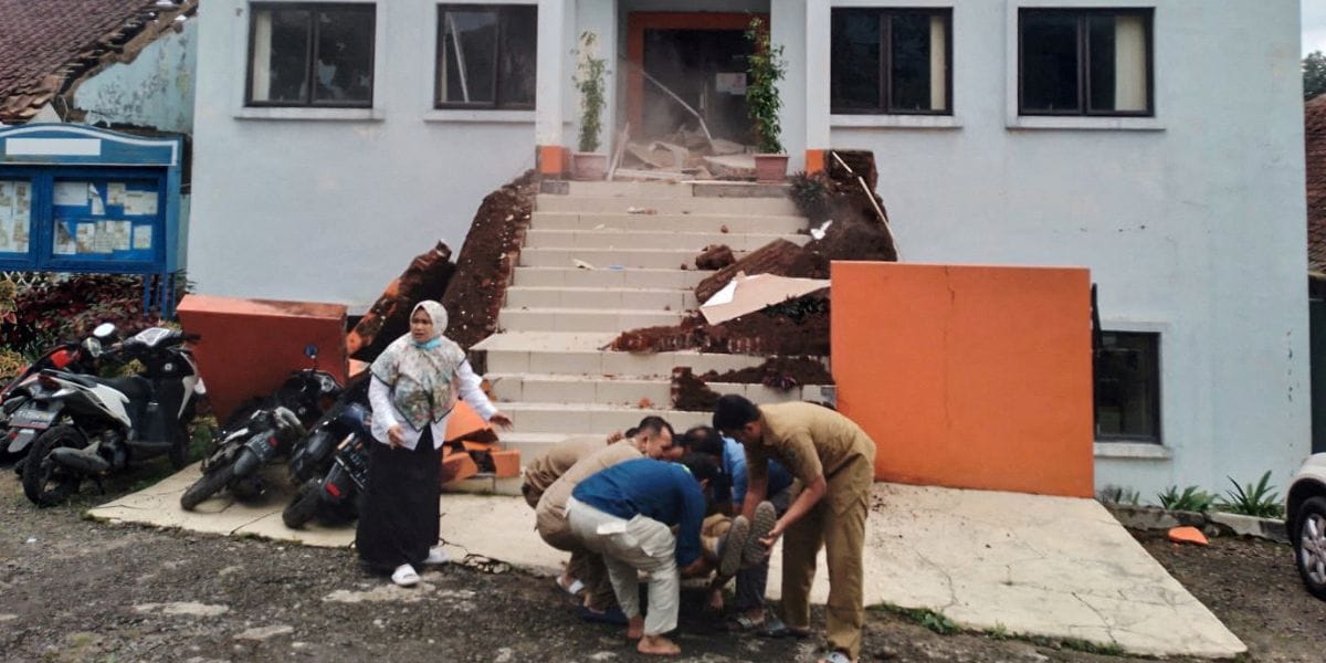 Ascienden a 162 las víctimas fatales tras terremoto en Indonesia