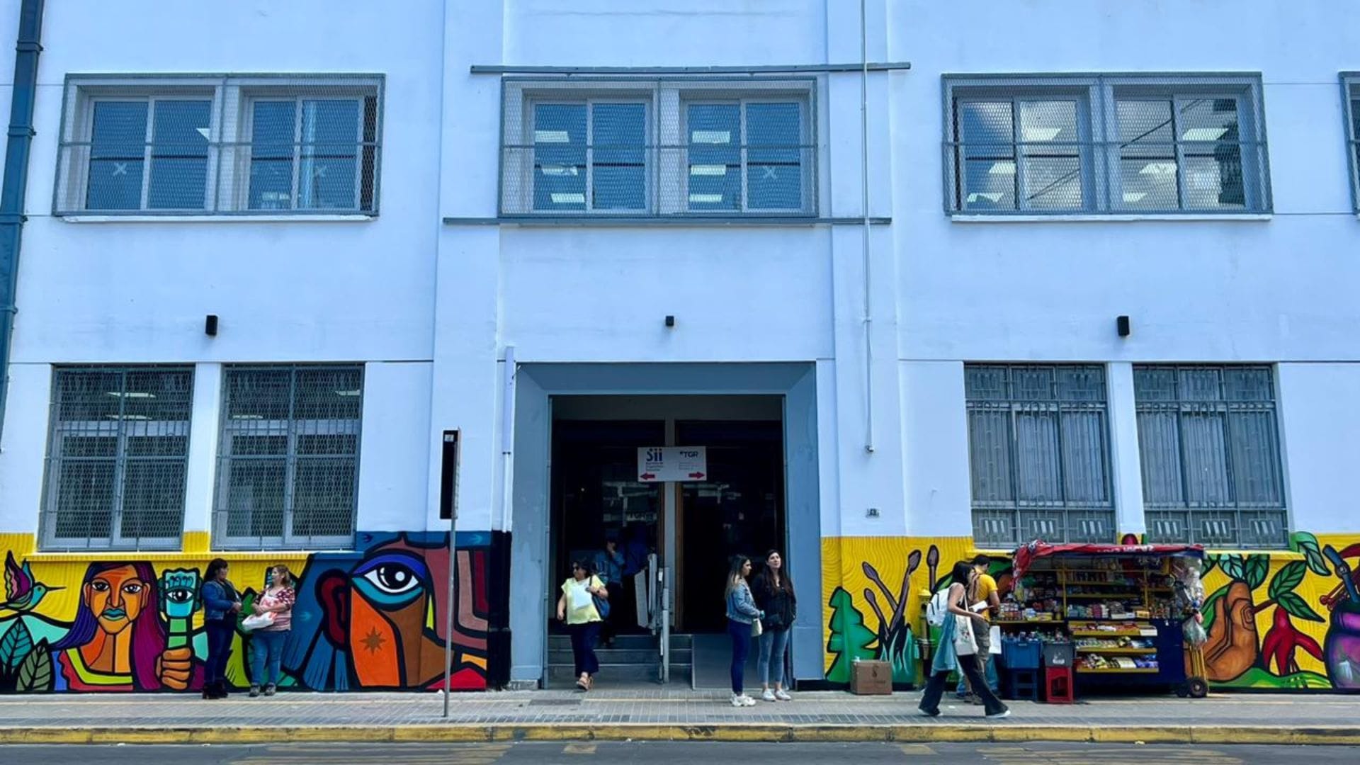 Recuperación de Espacios Públicos en Concepción: Inauguran mural en icónico edificio