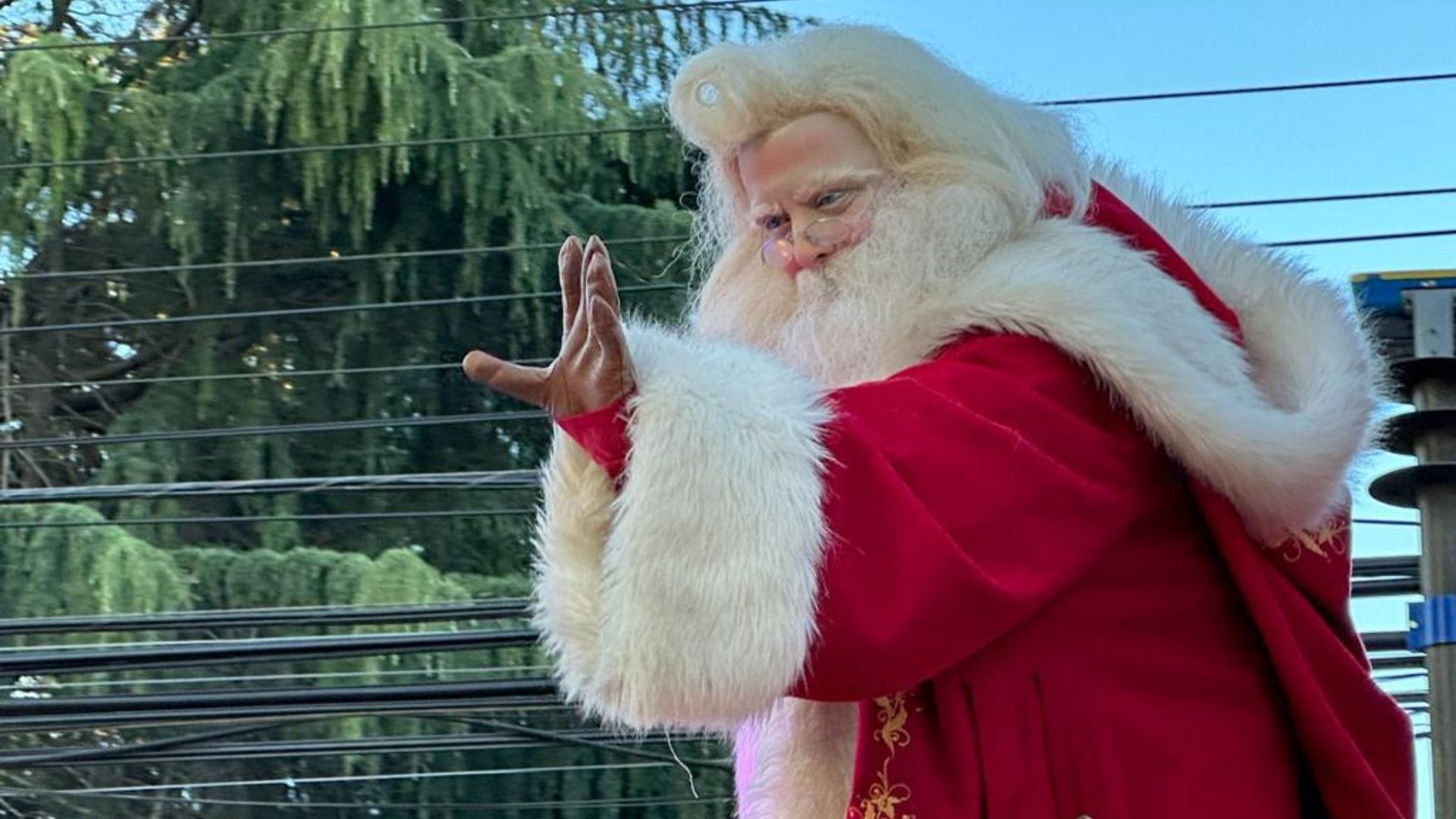 El Viejito Pascuero en Concepción: Caravana de Coca Cola llena las calles de colores y magia