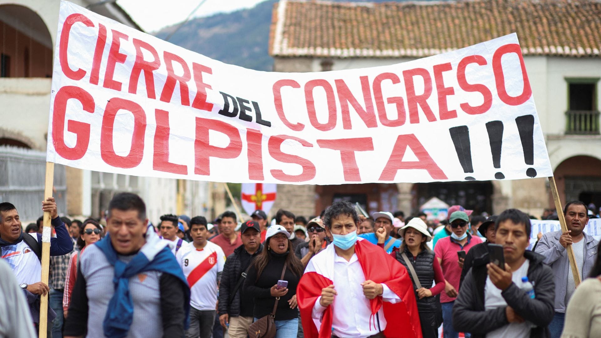La “gente olvidada” de Perú se rebela contra la élite política tras destitución de Castillo