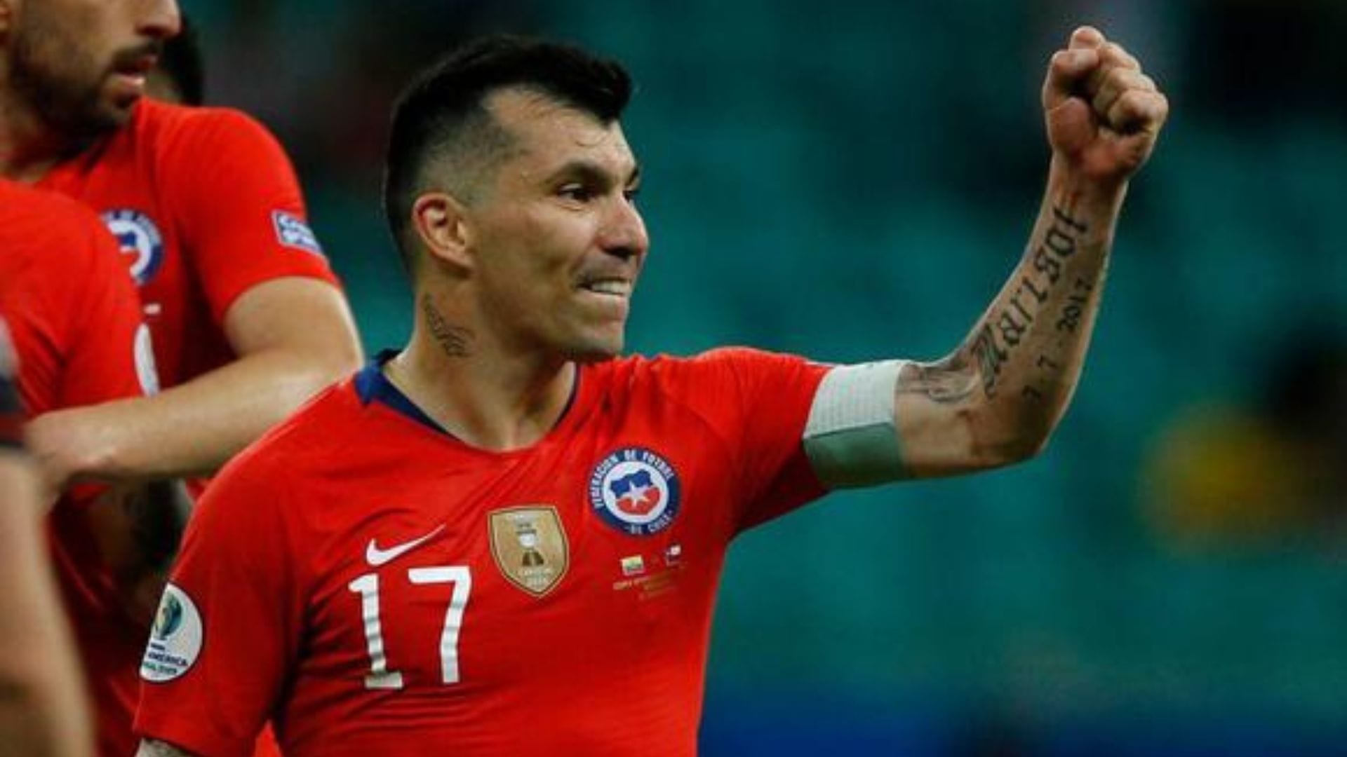 El Pitbull aún ladra: Gary Medel es incluido entre los mejores jugadores históricos de la Serie A