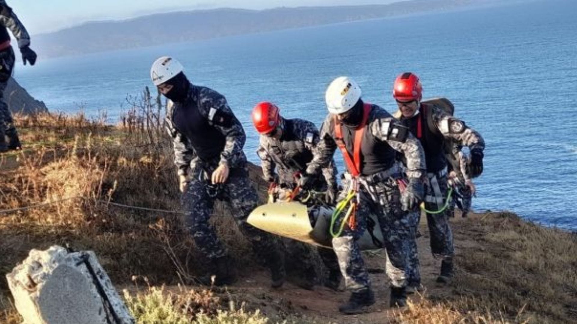 Un horrible hallazgo en Valparaíso: Encuentran cadáver en medio de roqueríos de Playa Ancha