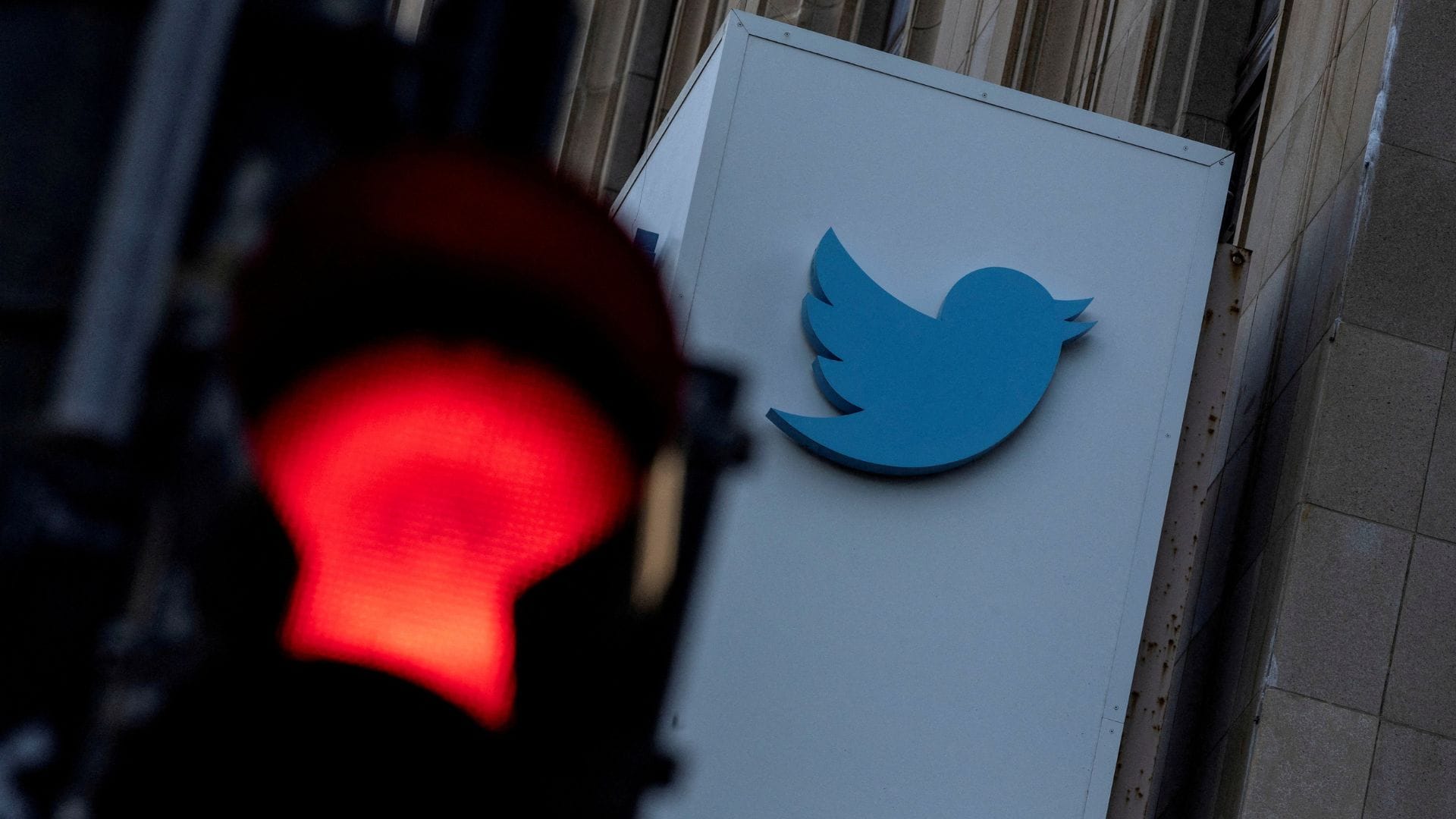 Twitter prohíbe a los usuarios promocionar cuentas de Facebook o Mastodon