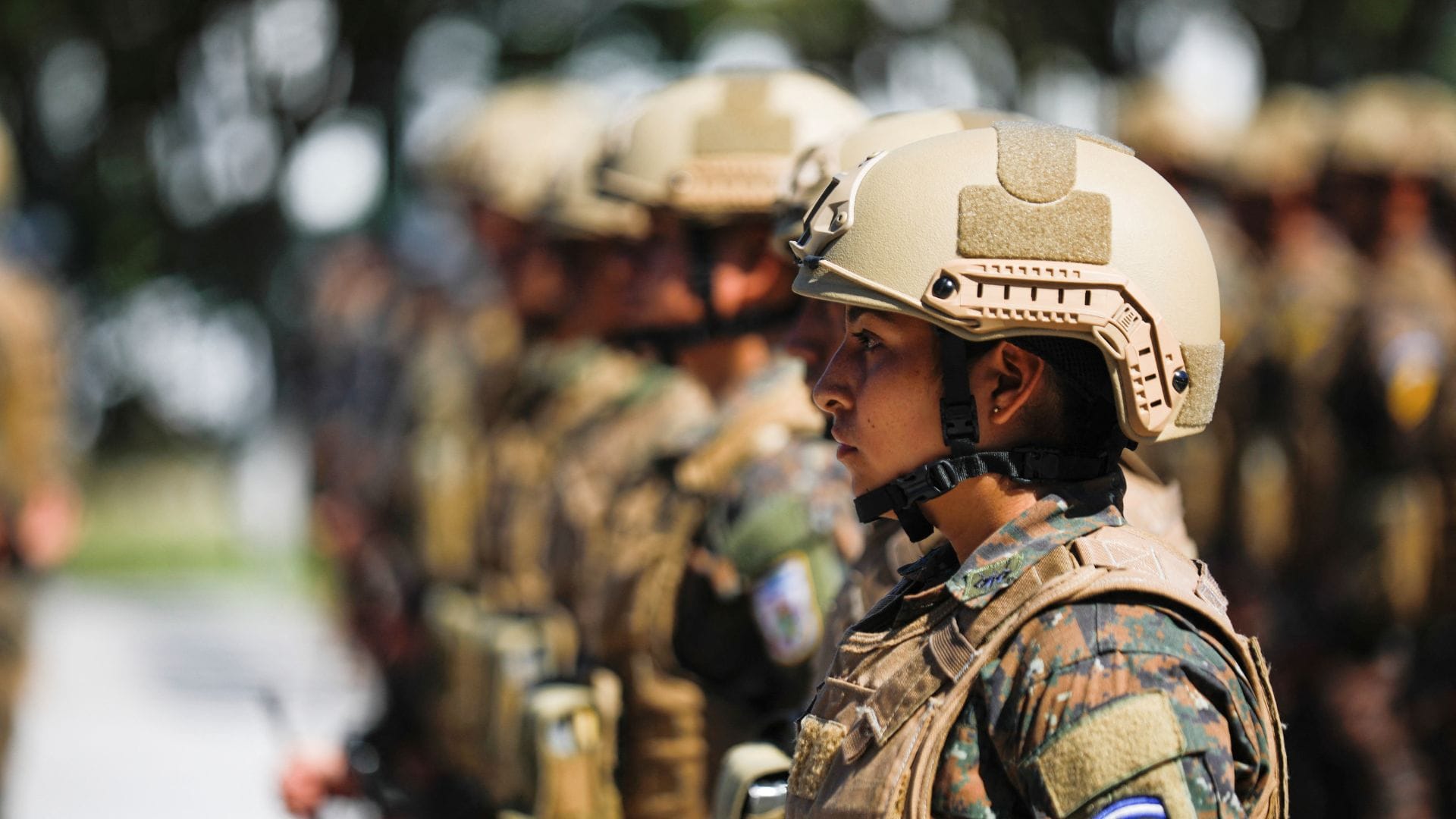 En víspera de Navidad: Bukele instala nuevo cerco militar en comunidad de El Salvador