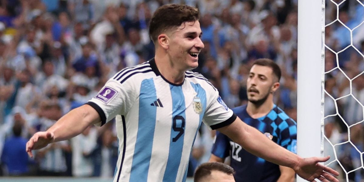 Julián Álvarez, la joven estrella de Argentina que soñó con jugar al lado de Messi