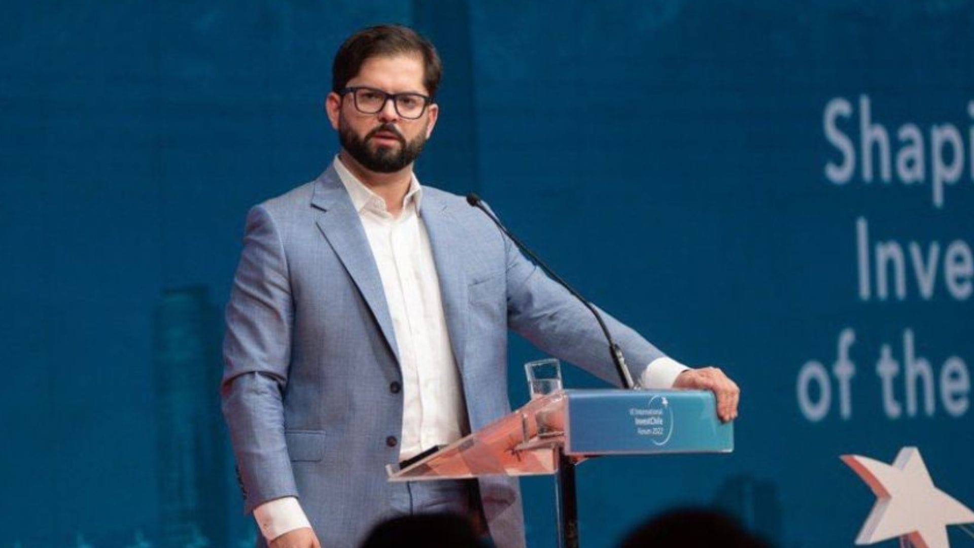 Data Influye: Desaprobación del Presidente Boric alcanza el 54% en el cierre del año