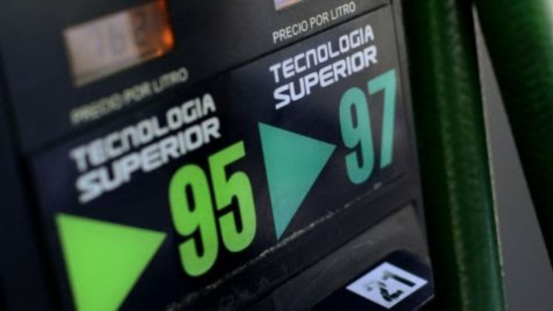 Gobierno propone congelar precios de bencina para automovilistas