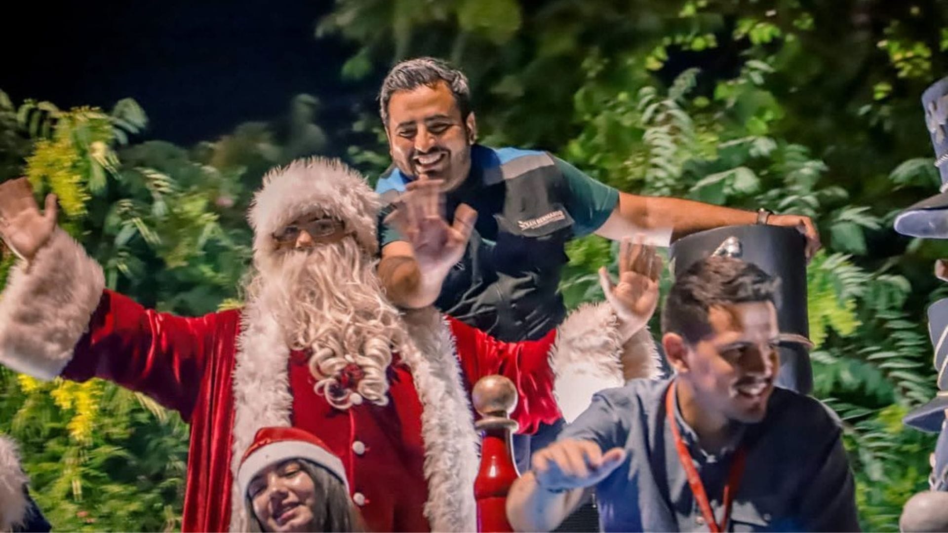 El Viejito Pascuero comenzó su recorrido por las distintas comunas de Chile