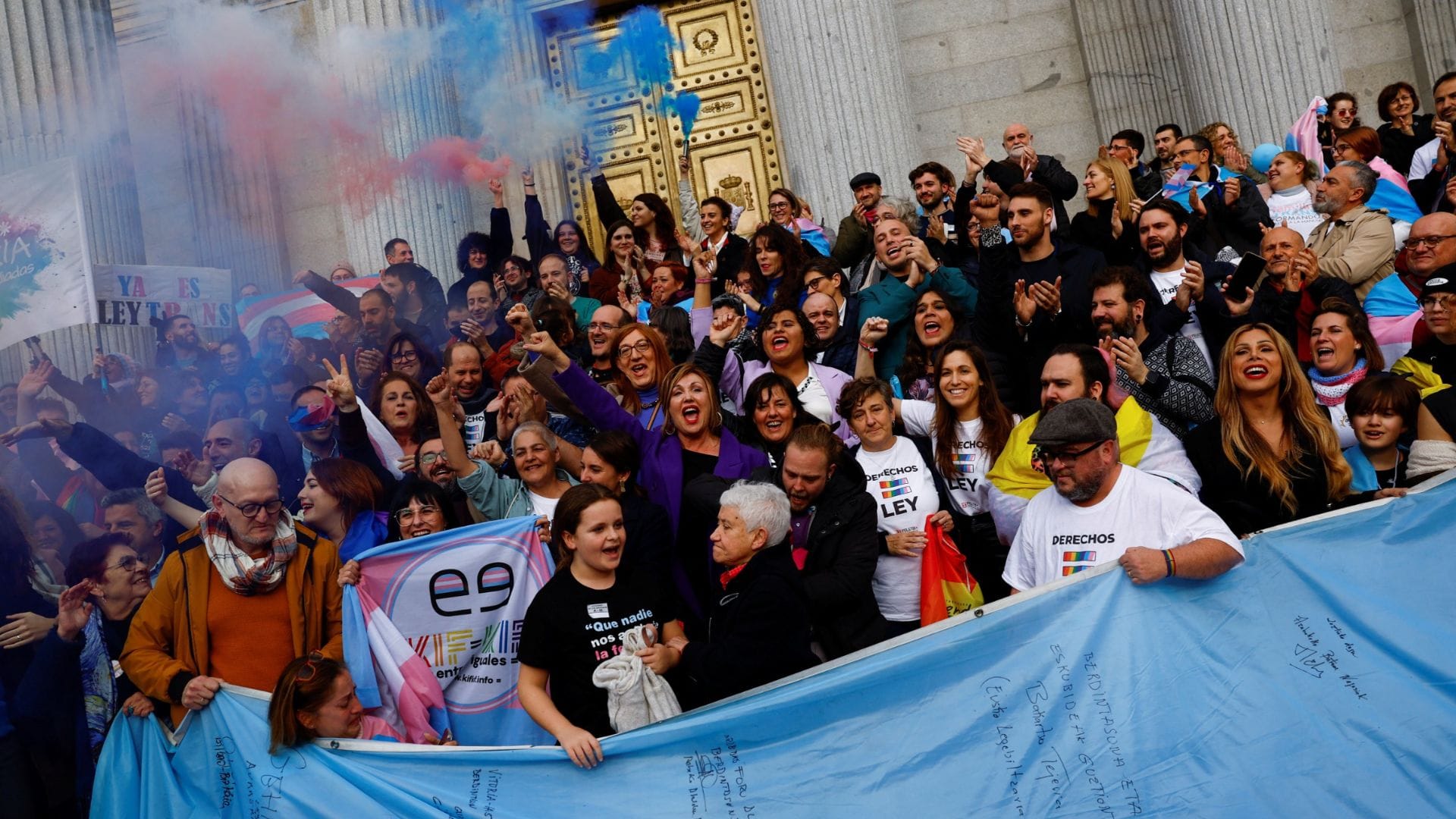 España aprueba ley sobre derechos de personas trans para mayores de 14 años
