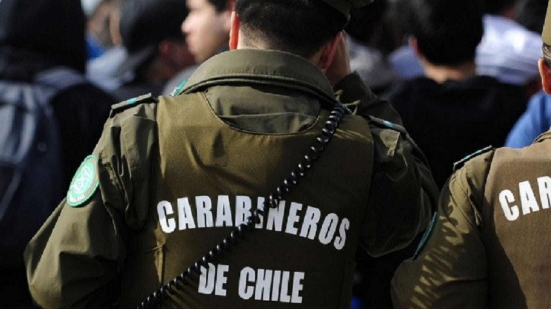 Carabinero es detenido por agredir a comerciante ambulante en Santiago