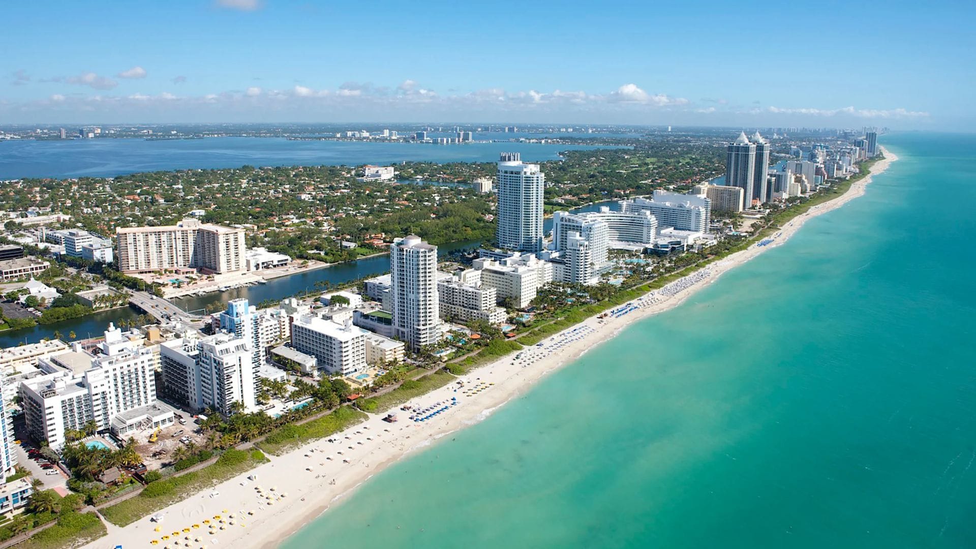Prohíben fumar en playas y parques públicos de Miami