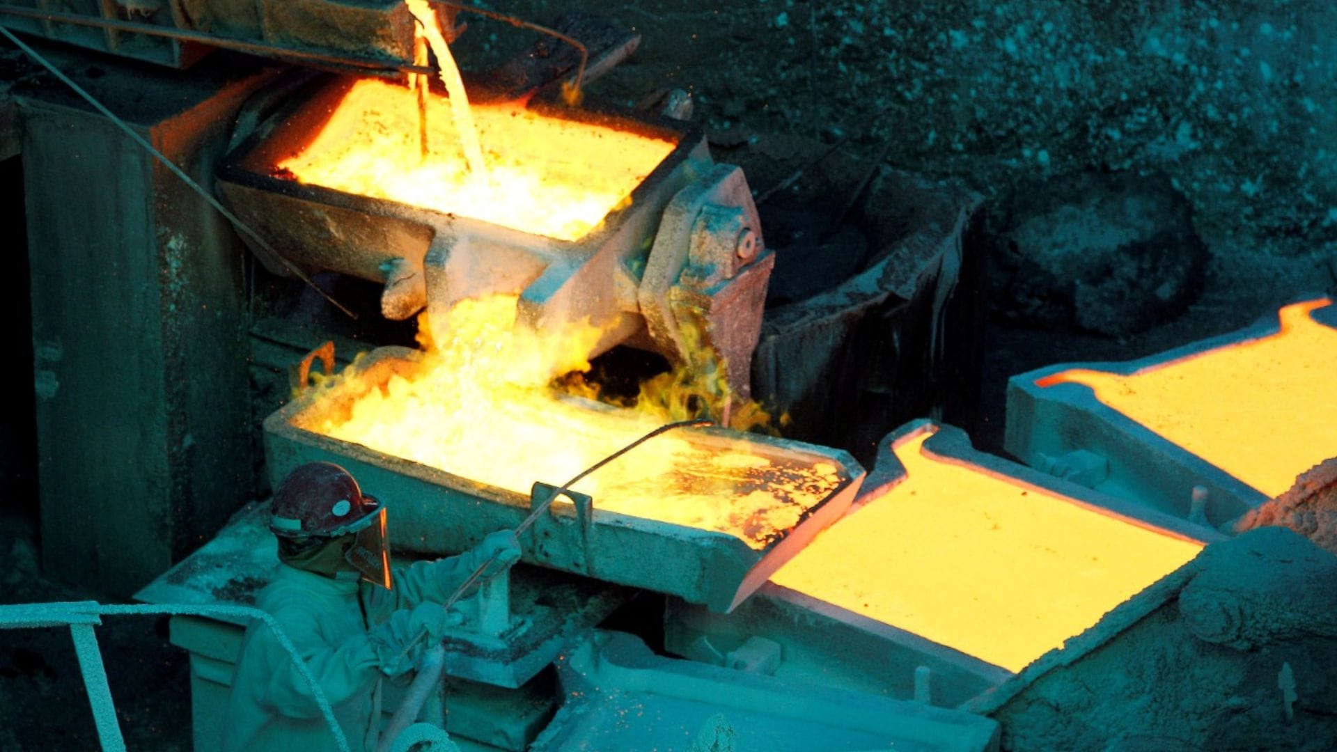 Relajo de restricciones Covid en China impulsan al cobre hacia su precio más alto en dos semanas