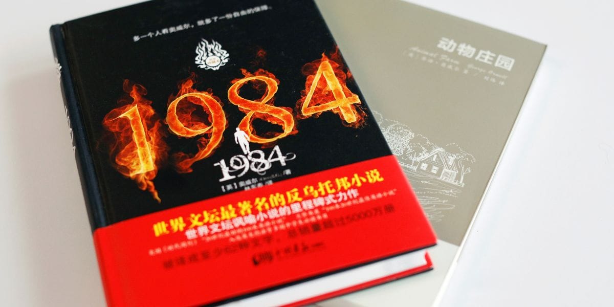 La razón por la que “1984” de George Orwell es la novela de ficción más vendida en Rusia este 2022