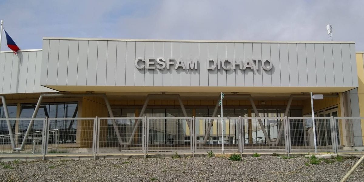Denuncian que dependencias del Cesfam de Dichato fueron atacadas con piedras