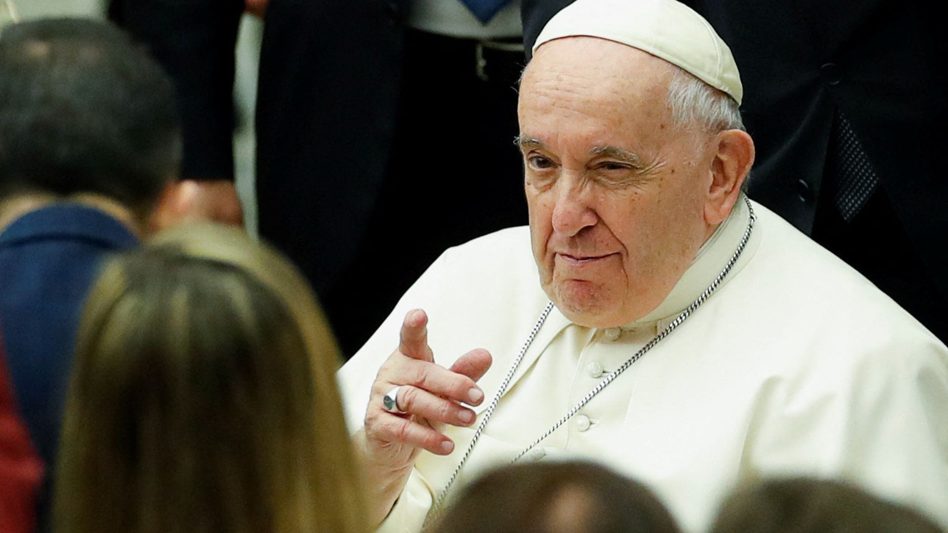 “Nadie debe aprovecharse”: Papa Francisco denunció la violencia psicólogica y abuso de poder en la iglesia
