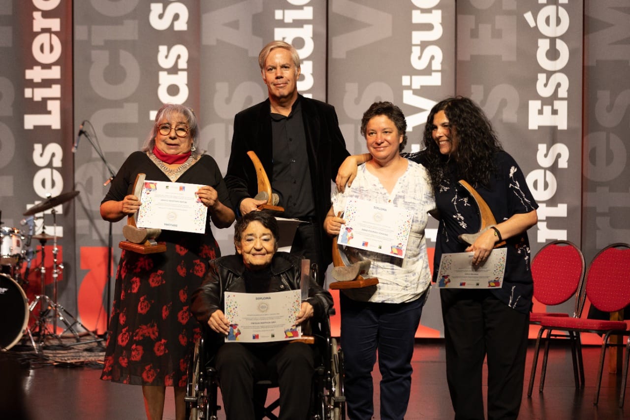 Reconocen con galardón a artistas del Biobío por su aporte a la cultura: Cecilia figura entre las premiadas