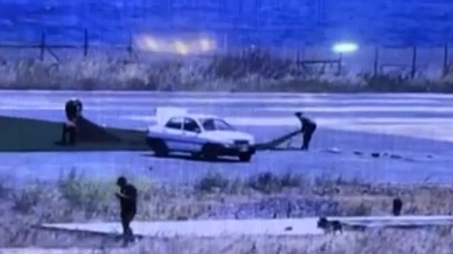 Detienen a sujetos robando pasto sintético en campos de Arturo Fernández Vial