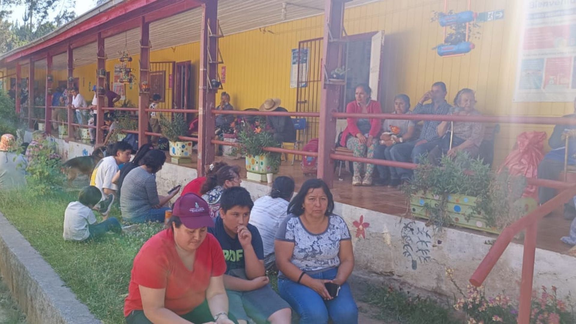 “No se sabe si se quemaron las casas”: Incertidumbre existe entre evacuados por incendio en Santa Juana