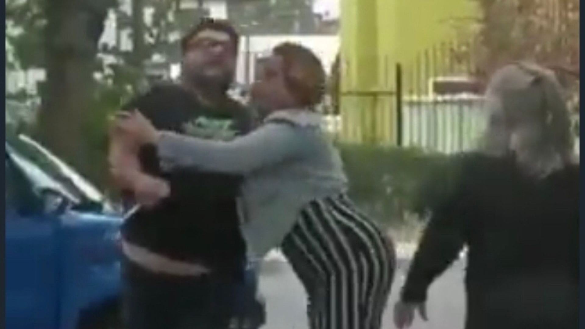 Hombre amenazó con cuchillo a madre e hija en Santiago: Les gritó que las iba a matar