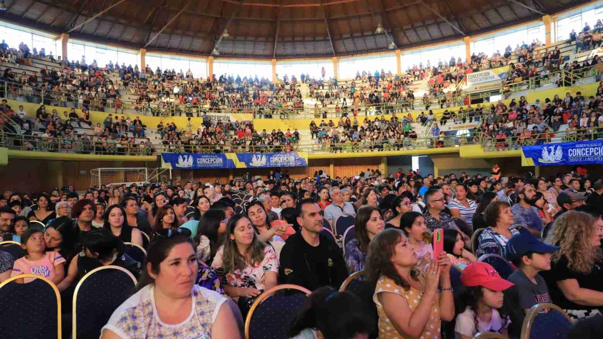 Cerca de 5 mil penquistas se reunieron para disfrutar “Una Noche Mágica” en Concepción